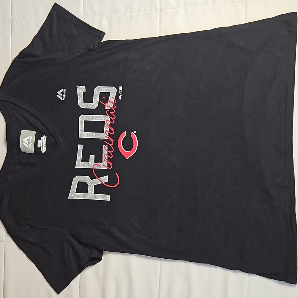 Women's Majestic NWOT Cincinnati Reds T-Shirt Size Medium T2